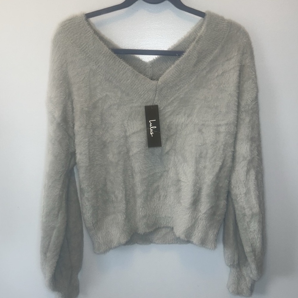 Lulu’s NWT Part Wool Women’s Sweater Size Medium.
